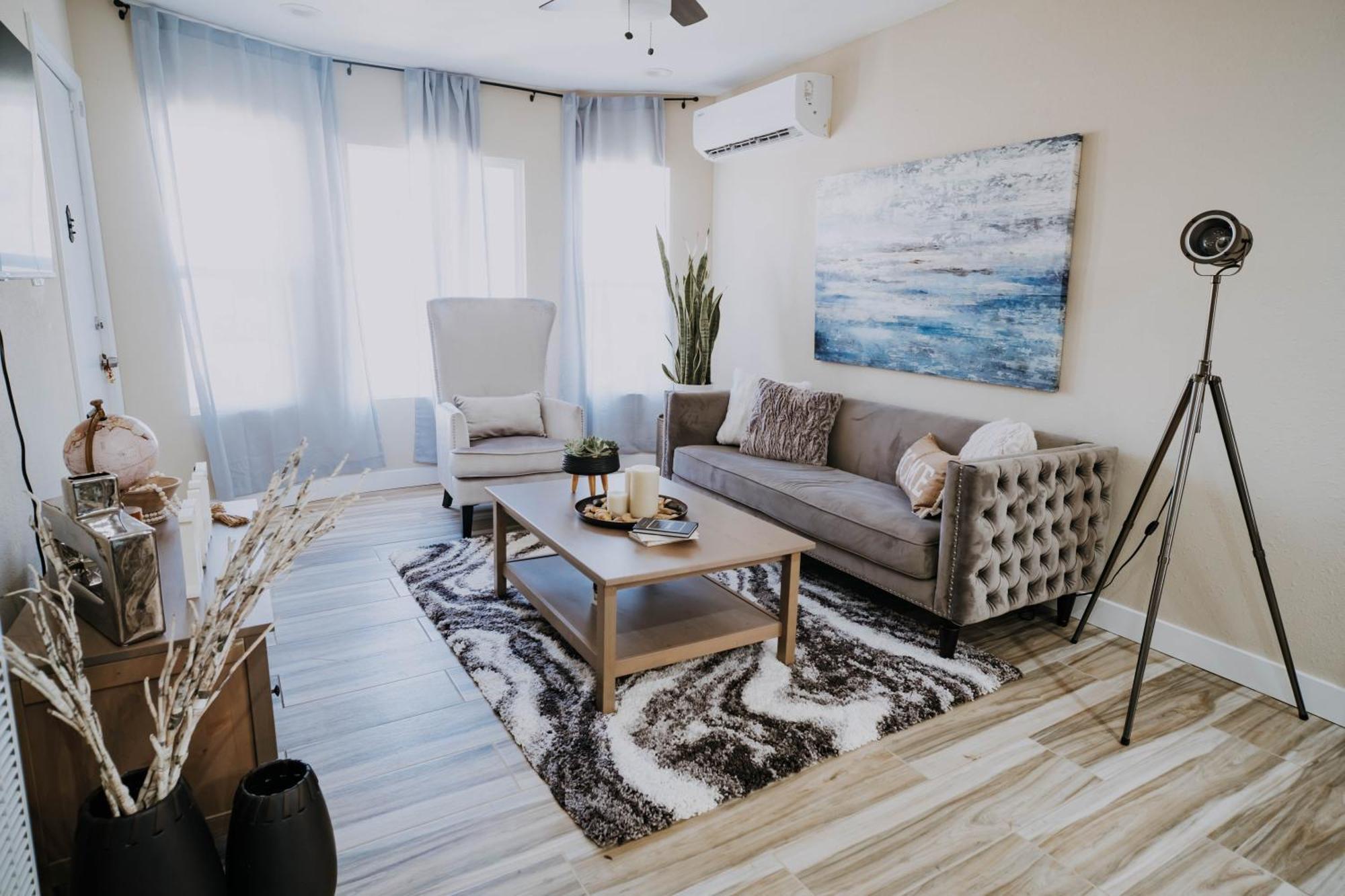 Cozy 2br Bungalow Nestled In The Heart Of La Casa de férias