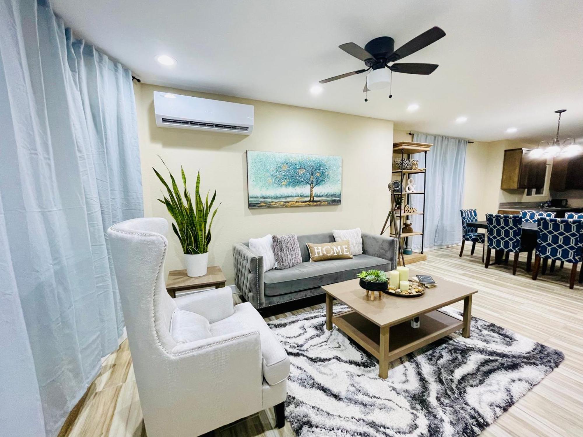 Cozy 2br Bungalow Nestled In The Heart Of La Casa de férias